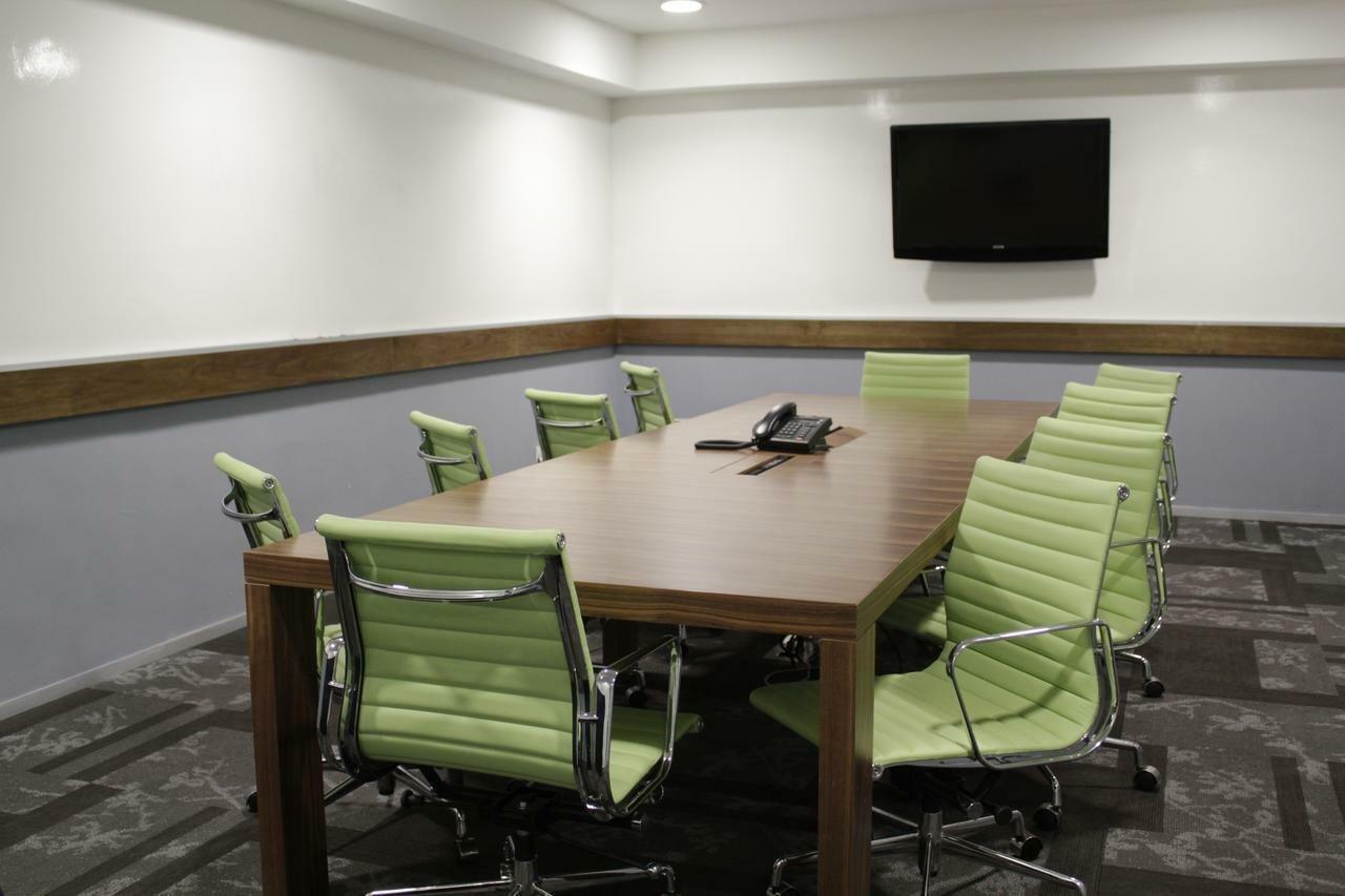 Casa Inn Premium Hotel Queretaro Miranda Zewnętrze zdjęcie A meeting room at the University of Westminster