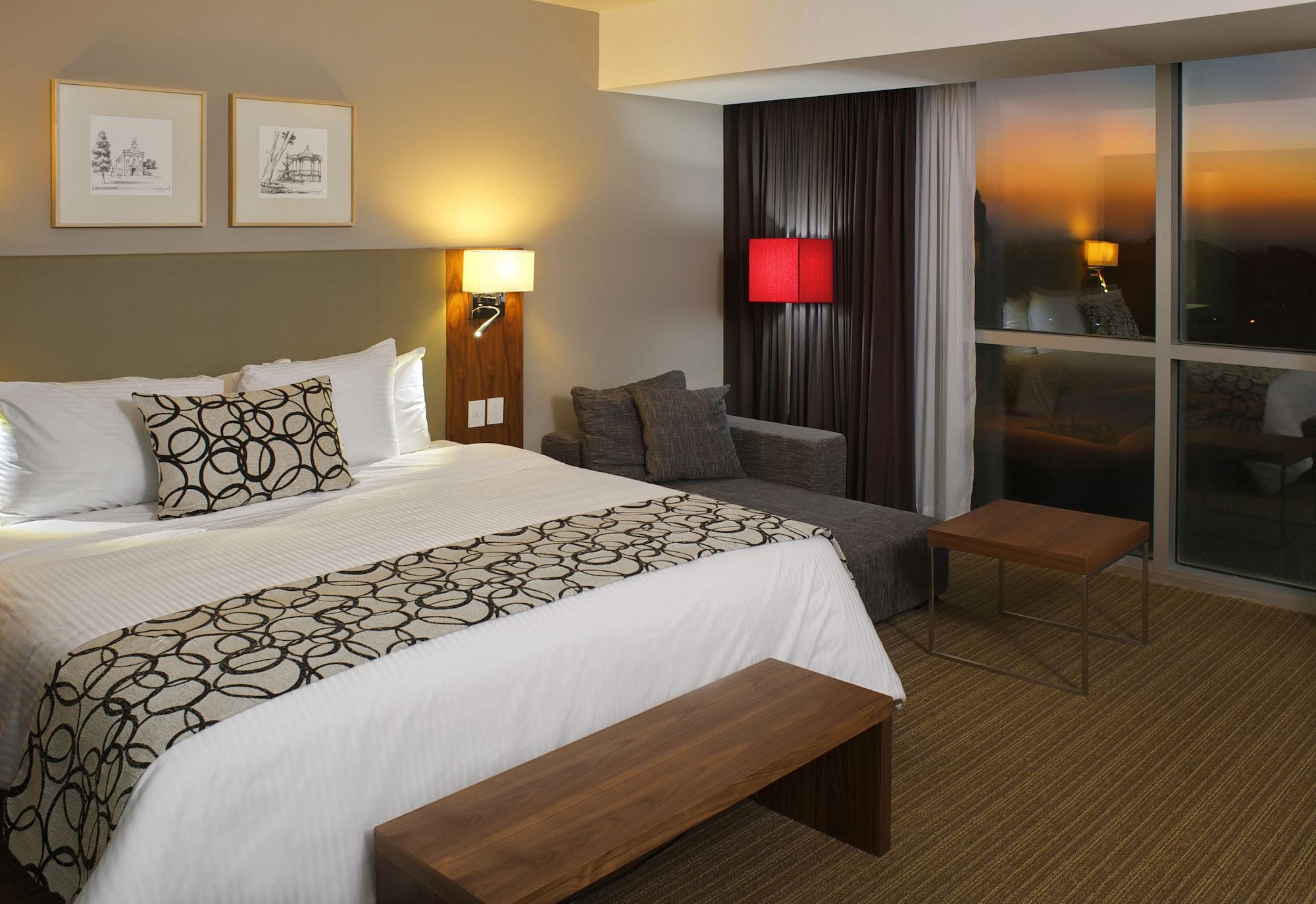 Casa Inn Premium Hotel Queretaro Miranda Zewnętrze zdjęcie A room at the Renaissance San Francisco Hotel