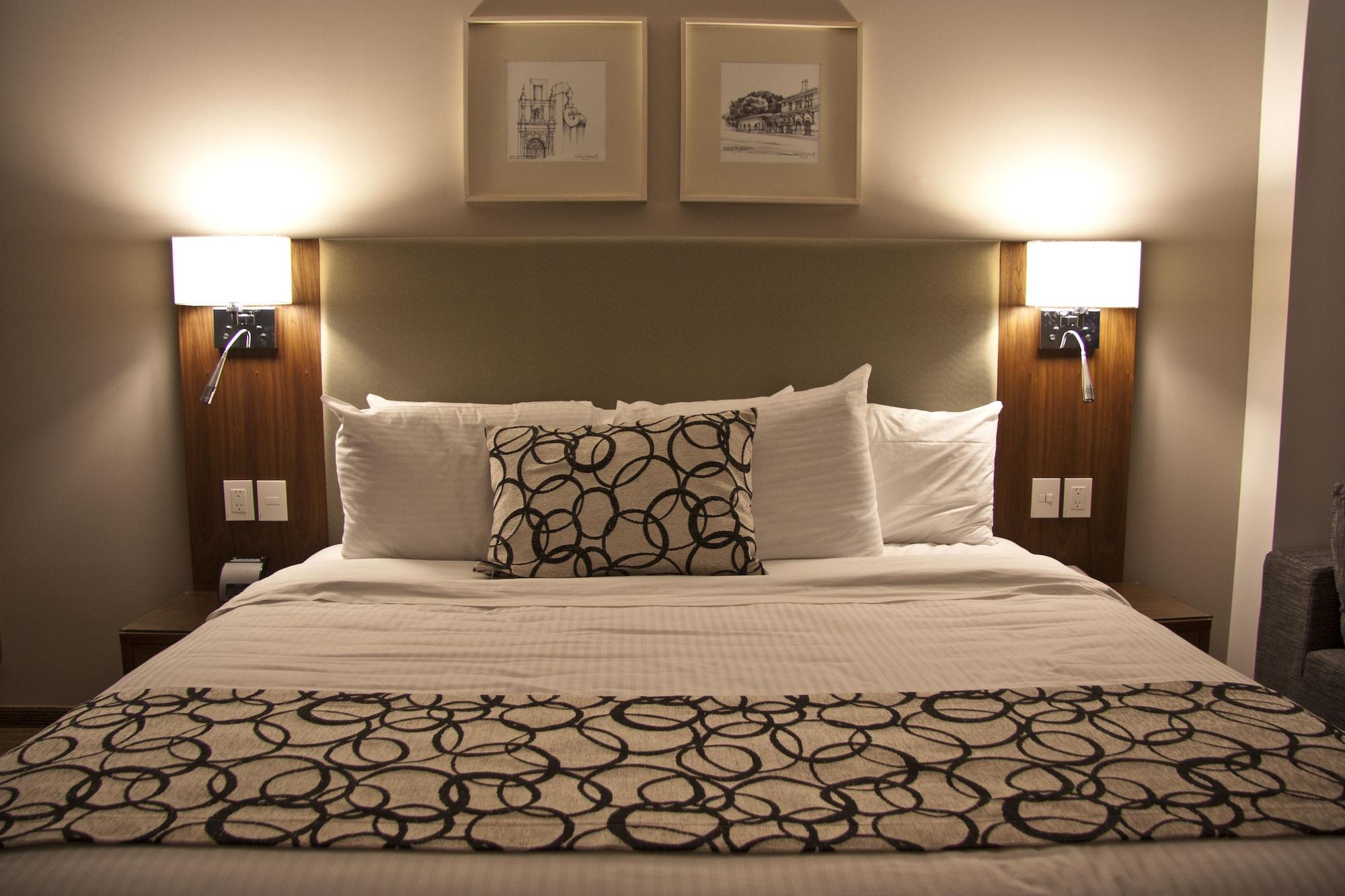 Casa Inn Premium Hotel Queretaro Miranda Zewnętrze zdjęcie A bed