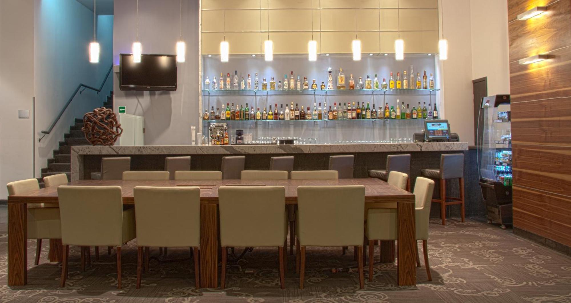 Casa Inn Premium Hotel Queretaro Miranda Zewnętrze zdjęcie The bar at the lounge
