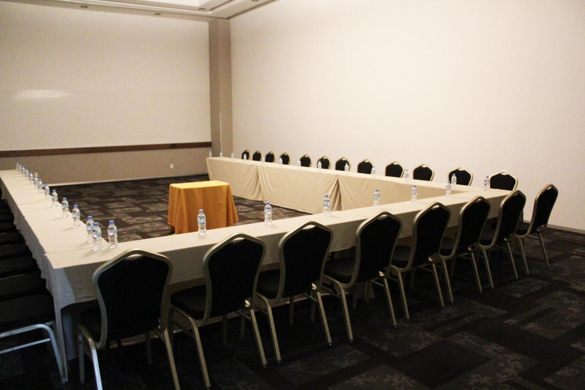 Casa Inn Premium Hotel Queretaro Miranda Zewnętrze zdjęcie U-shaped table