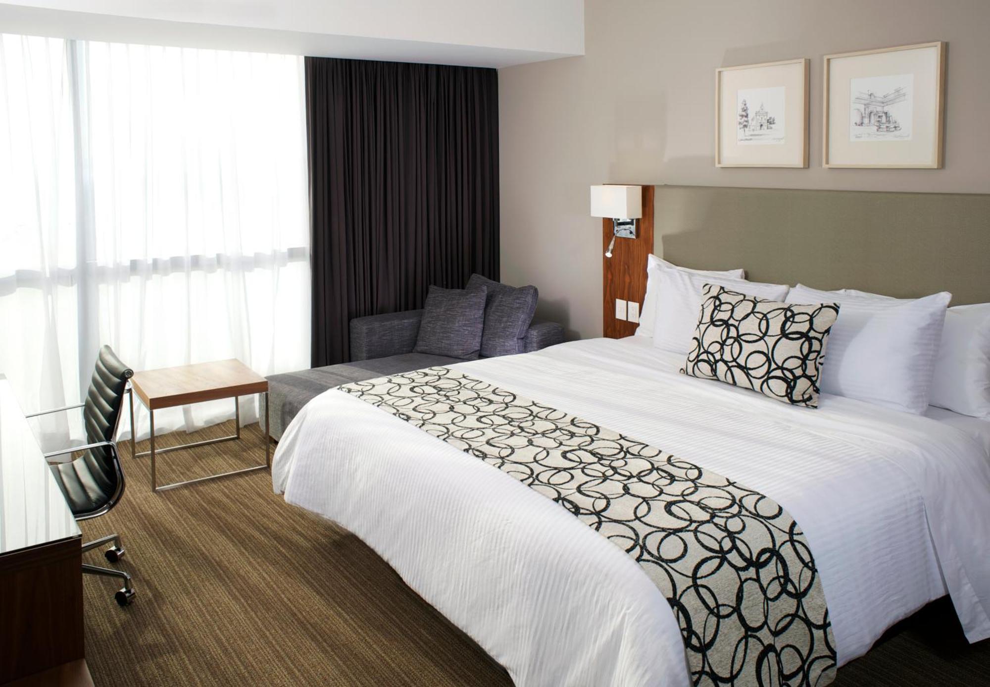 Casa Inn Premium Hotel Queretaro Miranda Zewnętrze zdjęcie A bed runner