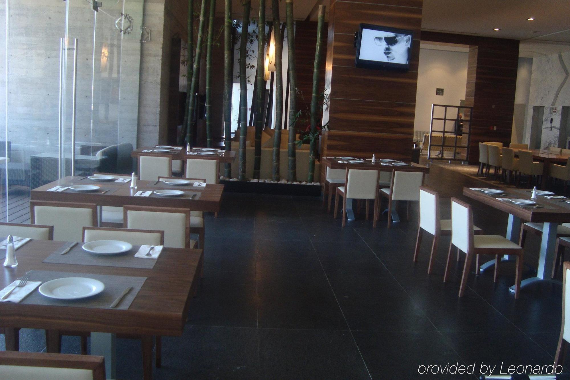 Casa Inn Premium Hotel Queretaro Miranda Zewnętrze zdjęcie The interior of the restaurant