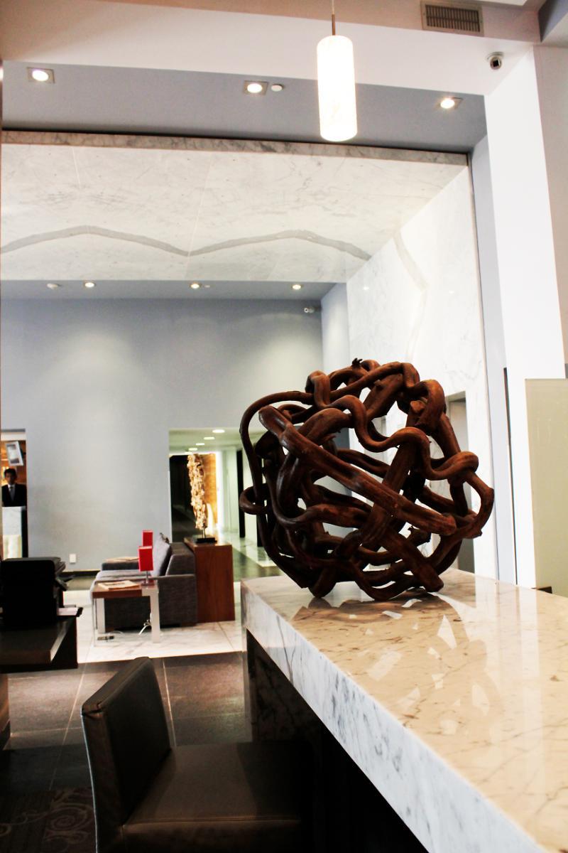 Casa Inn Premium Hotel Queretaro Miranda Zewnętrze zdjęcie The sculpture "The World" by the artist at the entrance of the hotel