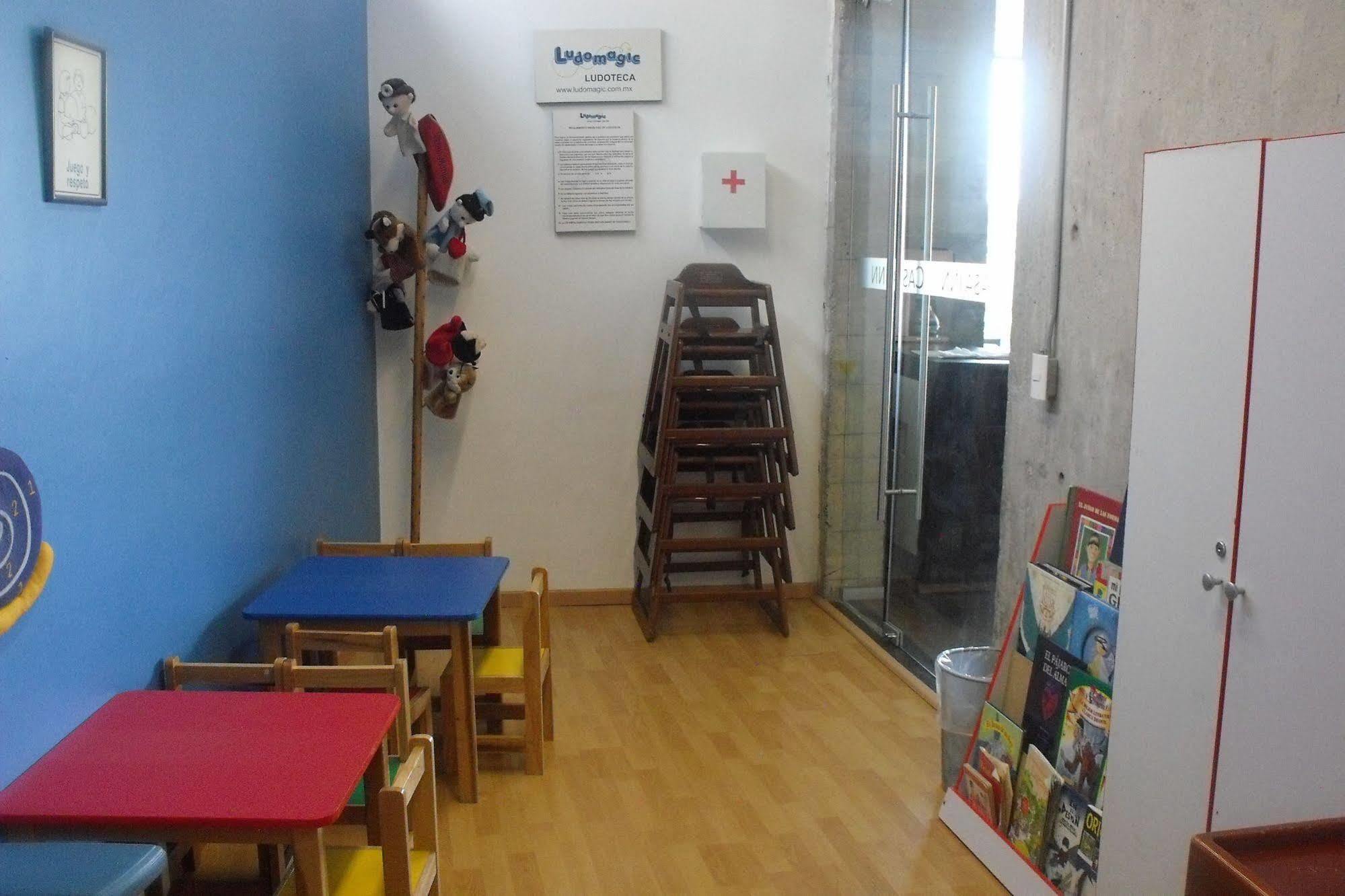Casa Inn Premium Hotel Queretaro Miranda Zewnętrze zdjęcie The waiting room of a doctor's office in Italy