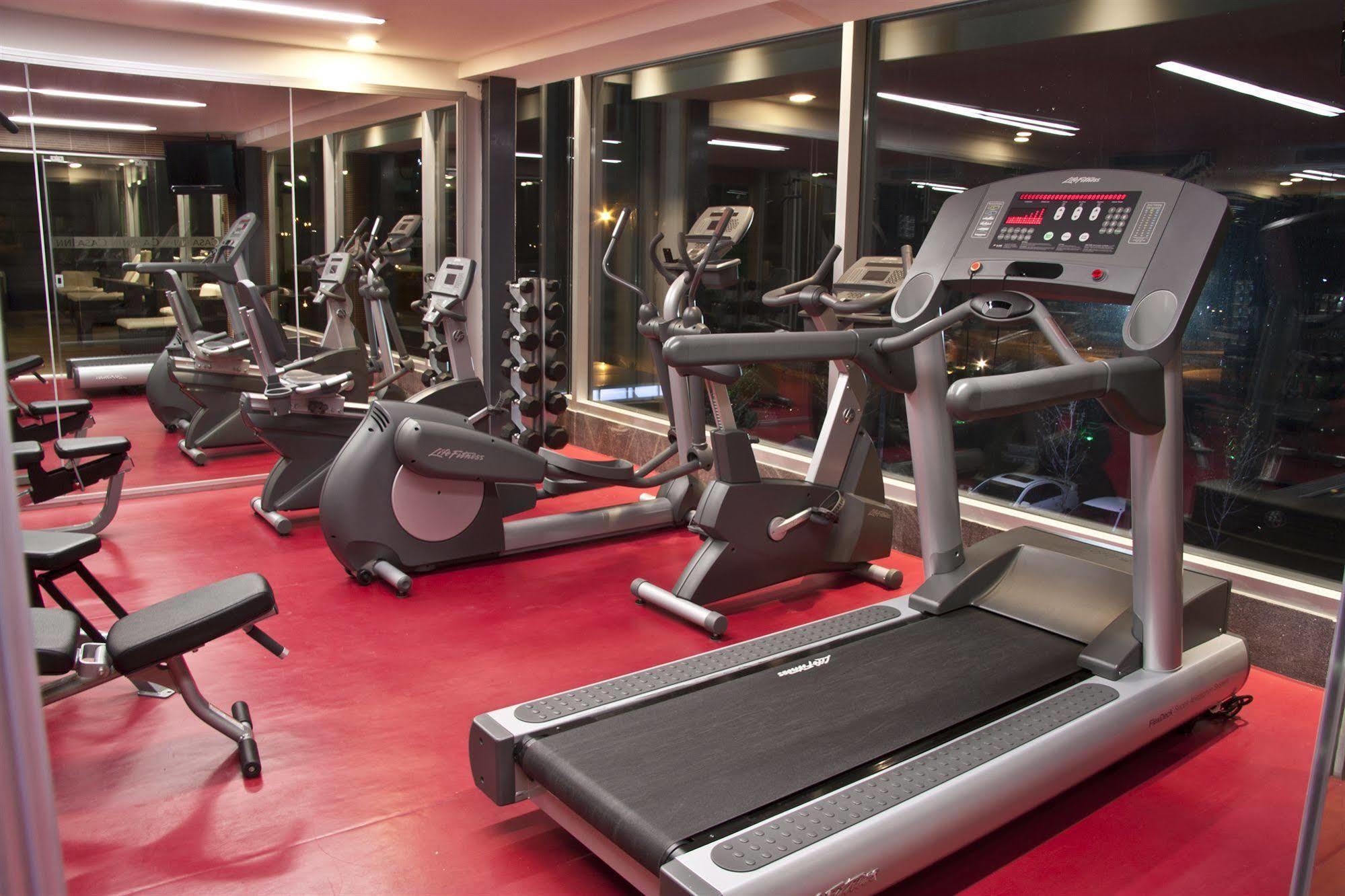 Casa Inn Premium Hotel Queretaro Miranda Zewnętrze zdjęcie A treadmill