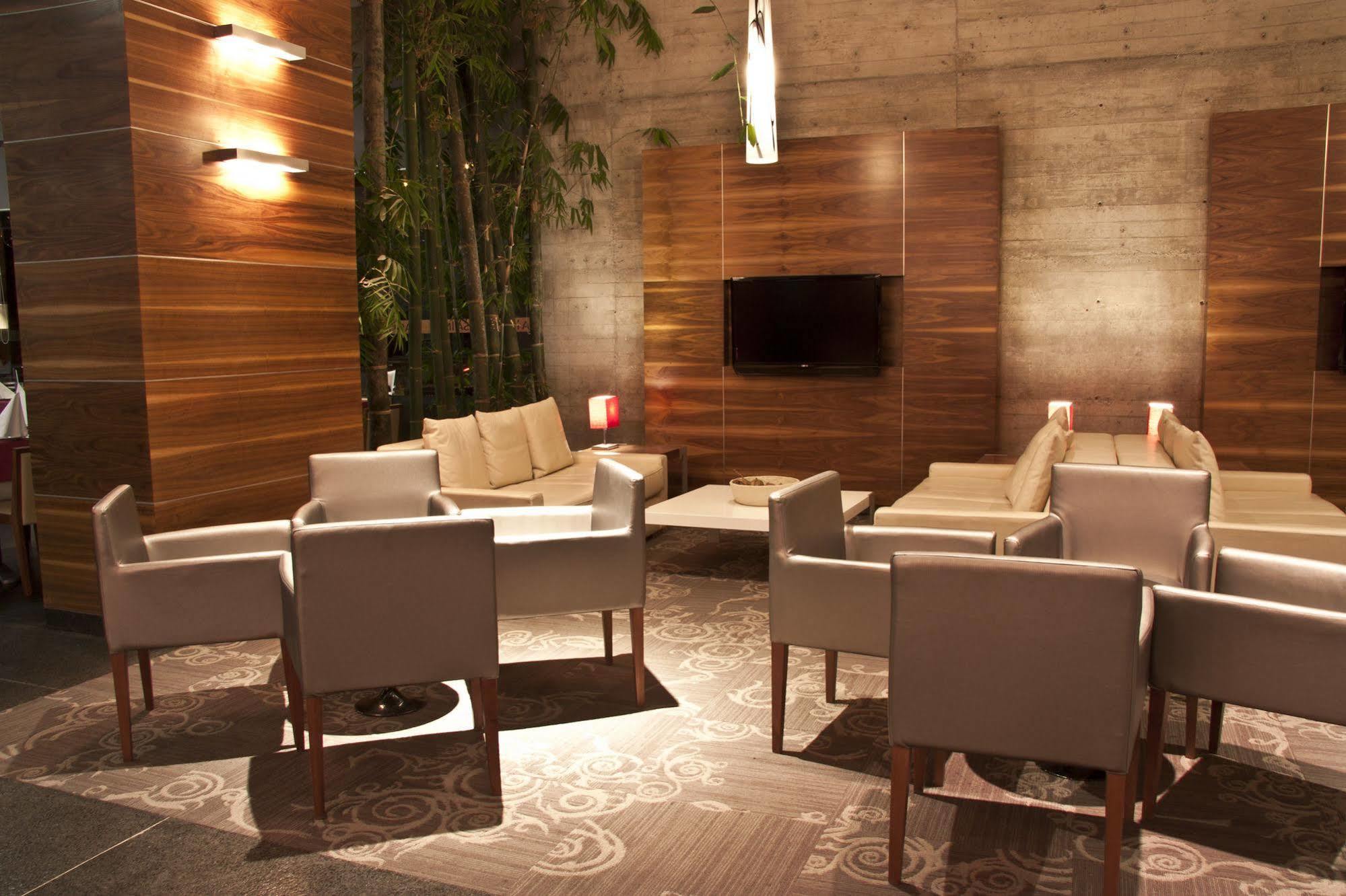 Casa Inn Premium Hotel Queretaro Miranda Zewnętrze zdjęcie The lounge at the airport