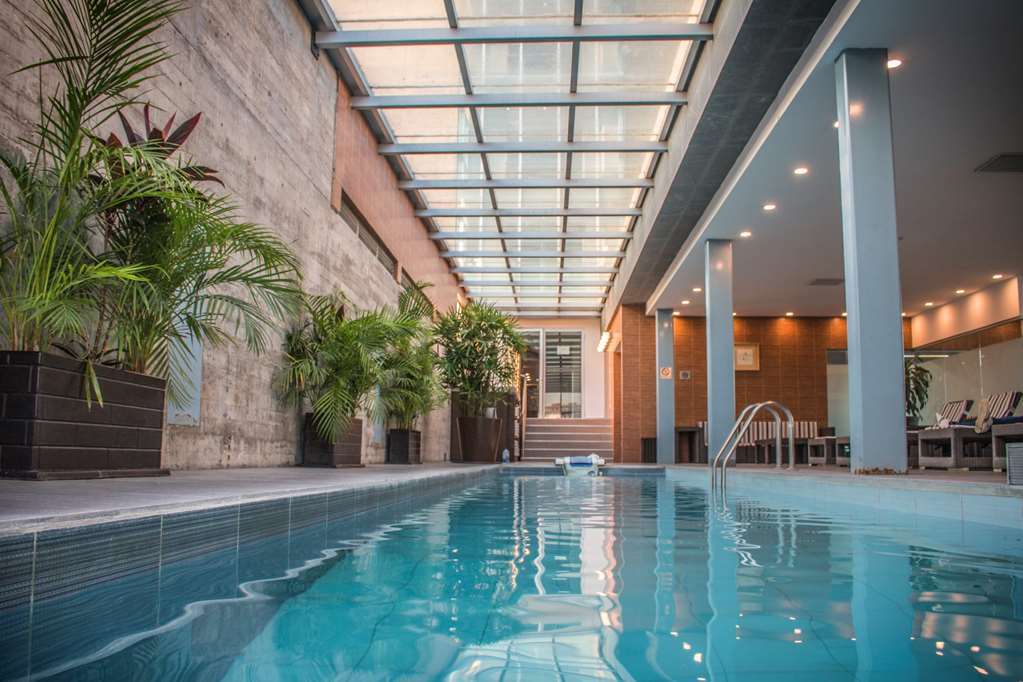 Casa Inn Premium Hotel Queretaro Miranda Udogodnienia zdjęcie The swimming pool at the hotel